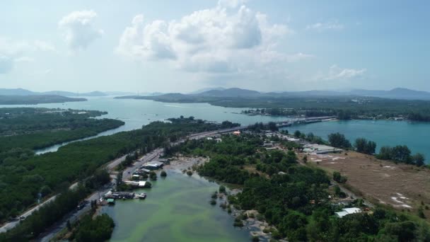 Luchtfoto View Drone Shot Van Sarasin Brug Phuket Thailand Vervoer — Stockvideo