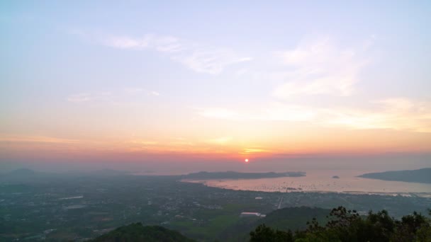 美丽的日出或日落美景自然之光在泰国Phuket岛上的时光飞逝镜头 — 图库视频影像
