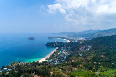 1 Mayıs 2020 'de Karon plajı ve Kata plajı Phuket Tayland plajı Covid-19 Salgını sırasında kapatıldı.