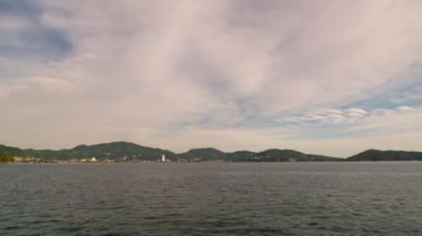 Patong körfezi Phuket Tayland 'da bulutların zaman akışı 