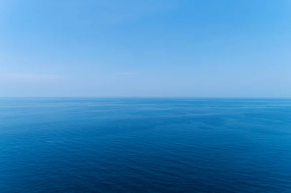 Blauwe Oceaan Oppervlak Achtergrond Natuur Bekijken Van Boven Opgenomen Door — Stockfoto