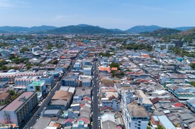 Phuket şehrinin yüksek açılı görüntüsü, Tayland 'ın Phuket bölgesinde.