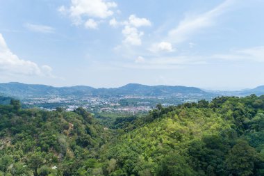 İHA kamerasından Kathu bölgesi Phuket Tayland 'ın havadan görüntüsü
