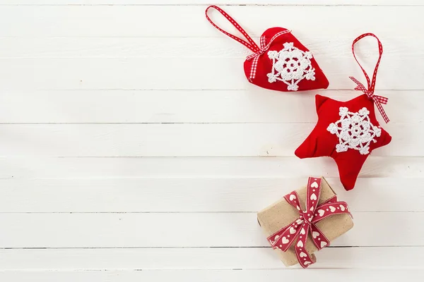 Hintergrund mit Geschenkbox und Herzform und Stern auf weißem Schmerz — Stockfoto