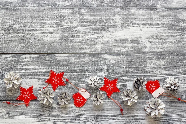 Arrière-plan avec une bordure de décorations de Noël rouges et blanches — Photo