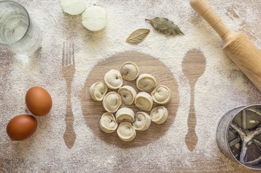 Çiğ köfte, mantı un, baskı plaka üzerinde küçük şeytan