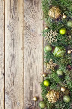 Sınır köknar şube ve süslemeleri ile Noel arka plan