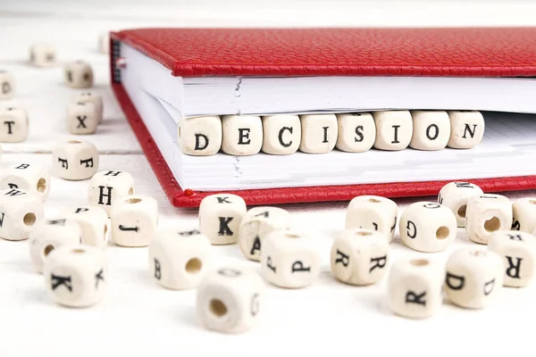 Word határozatot írásban fa tömb, piros notebook, fehér — Stock Fotó