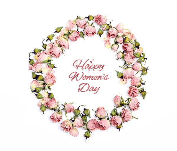 Quadro redondo de pequenas rosas cor-de-rosa com mensageiro de saudação do Dia das Mulheres — Fotografia de Stock