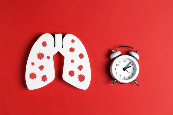 코로나 바이러스 감염 된 사람의 폐와 경종을 울리는 개념 — 스톡 사진