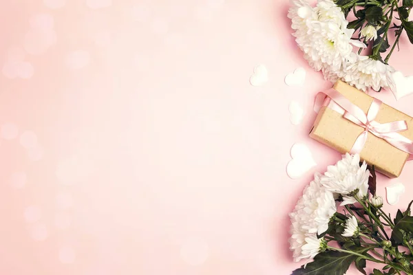 Confine Fiori Crisantemo Regalo Sfondo Rosa Copia Spazio Vista Dall — Foto Stock