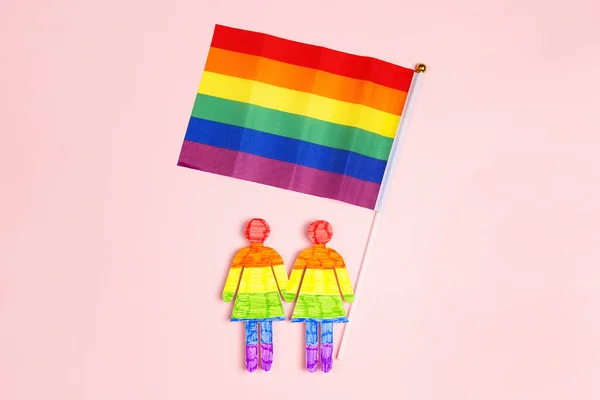 Lesbische Paar Figuren Die Hand Hand Met Regenboog Vlag Roze — Stockfoto