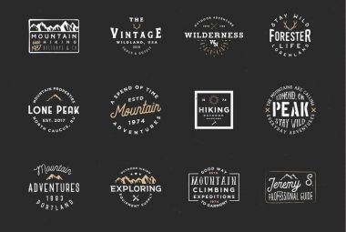 Dağ sefer rozetleri, macera etiketleri kümesi. Vintage retro tipografi tasarım