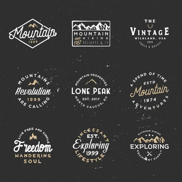 Emblemas retrô mínimos, etiquetas vintage para projetos de branding — Vetor de Stock