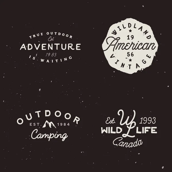 Conjunto de emblemas de aventuras ao ar livre. Logotipo retrô sobre tema de viagem — Vetor de Stock