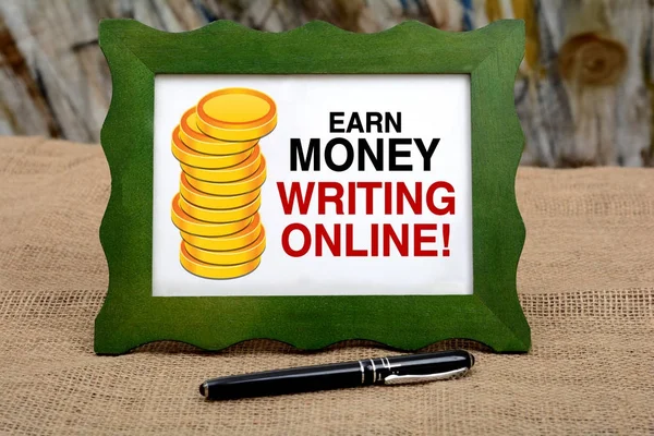 Earn Money writing online contents - blogging concept