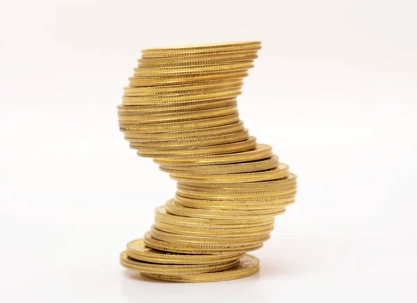 Pilha instável de moedas de ouro Conceito de risco — Fotografia de Stock