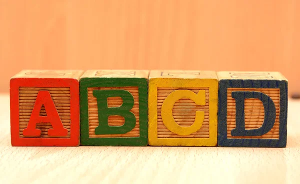 ABCD Alfabetos palabra bloques de madera - Concepto escolar — Foto de Stock