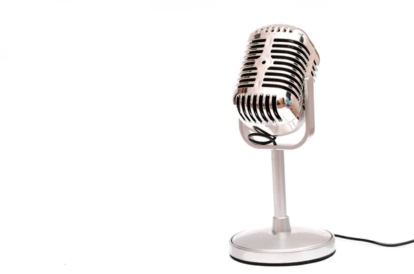 Beyaz arka plan üzerinde izole vintage tarzı mikrofon