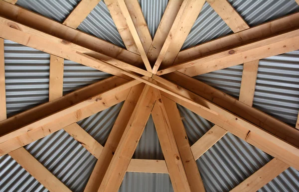 Dřevo a ocel prodejní vnitřní pohled — Stock fotografie