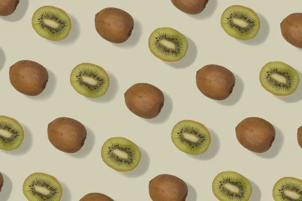Collage-Foto der Sapodilla-Frucht auf heller khakifarbener Farbe, Muster der Nahrung — Stockfoto