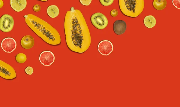 Collage-Foto von Papaya und Grapefruit mit gelbem Kopierraum, Fruchtkonzept — Stockfoto