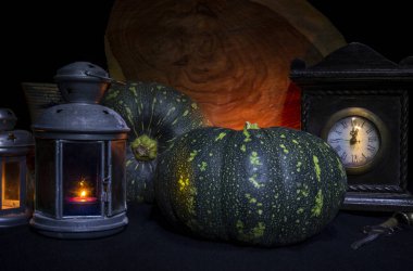 Balkabağıyla kutlama teması - Noel feneri ve saati