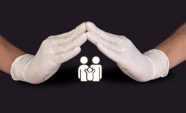 Doktorlar. Eldivenli eller aile sağlık ve sağlık hizmetlerini koruyor.