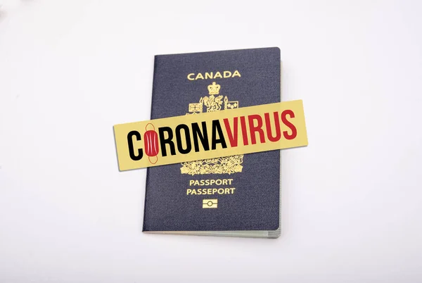 Plan de viaje cancelado debido a pandemia de virus corona mostró en el pasaporte — Foto de Stock