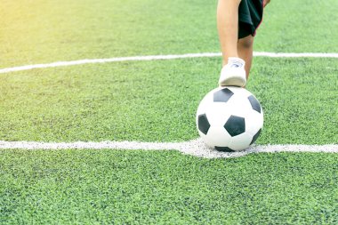 Çocuk futbol oynuyordum 