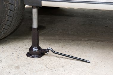 Araç kaldırma için Jack