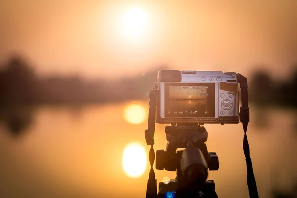 Kamera és naplemente — Stock Fotó