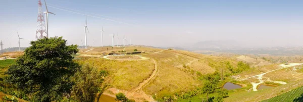 전기 생산을 위한 바람 터빈의 파노라마 — 스톡 사진