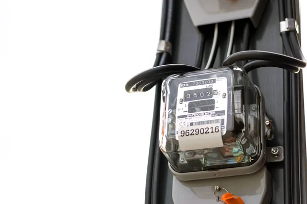 Contadores eléctricos en postes eléctricos — Foto de Stock