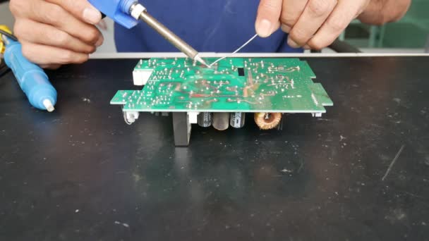 Repairing electronic circuit board. — Stock Video