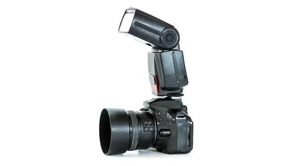 Digitale slr camera met flits — Stockfoto