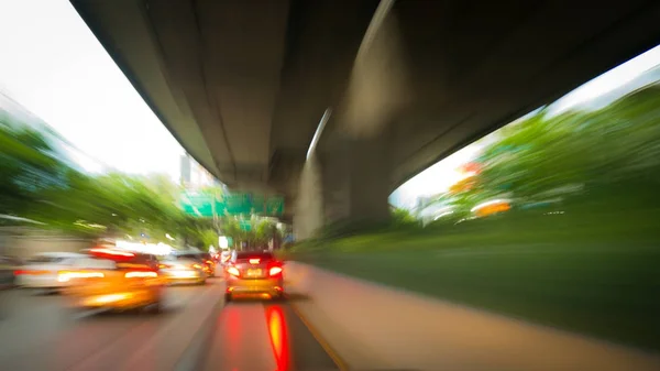 道路上の車のぼやけ抽象 — ストック写真