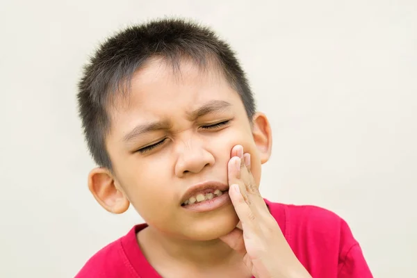 Chlapec je zub — Stock fotografie