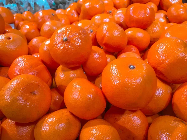 Groupe d'oranges dans un supermarché . — Photo