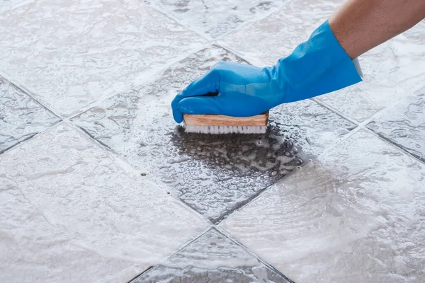 Mão Homem Usando Luvas Borracha Azul Usado Para Converter Limpeza — Fotografia de Stock