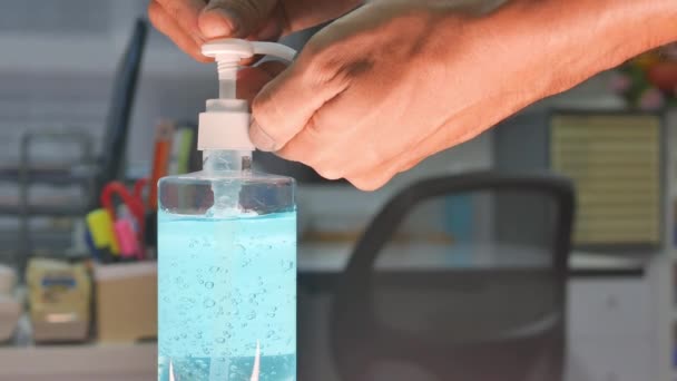 Cuci Tanganmu Dengan Gel Alkohol Untuk Mencegah Infeksi Corona Virus — Stok Video