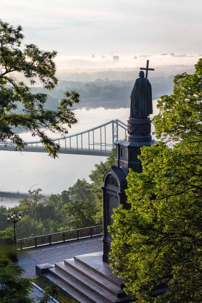 Vladimir Vaftizci anıt