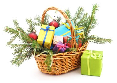 Sepet hediye ve ağaç.