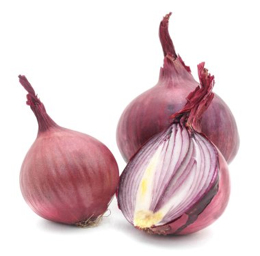 izole kırmızı soğan.