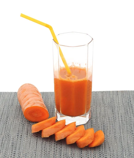 Морковный сок изолирован . — стоковое фото