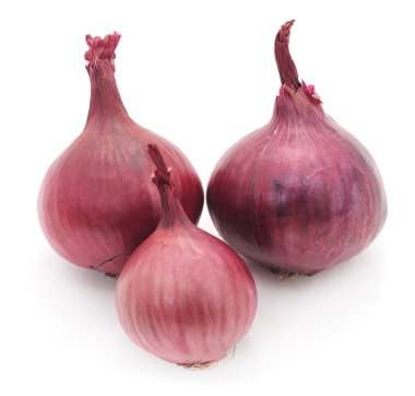 üç kırmızı soğan.