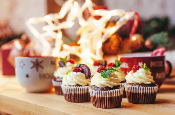 Arredo natalizio in Studio, cupcake, muffin fatti in casa — Foto Stock