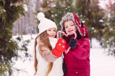 Sevimli köpek yavruları, Sevgililer günü gerçek hissi