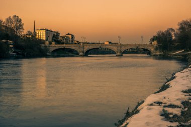 Köprü, turin Panoraması gün batımında