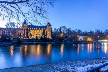 Turin valentino park kalede. Turin Panoraması geceleri